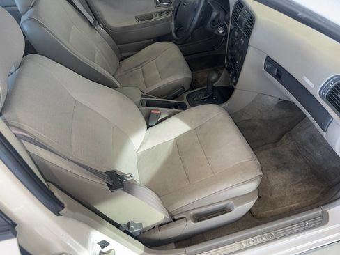 Used 2001 Volvo S40 FWD image 16