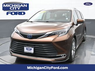 Used 2022 Toyota Sienna XLE video 1