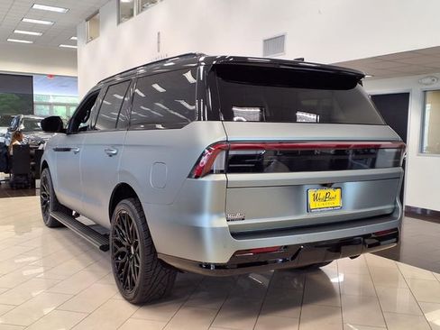 New 2026 Lincoln Navigator Reserve w/ Jet Appearance Package AWD/4WD image 6