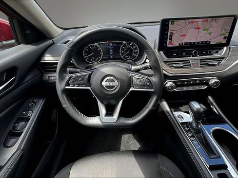 Certified 2024 Nissan Altima 2.5 SV w/ SV Premium Package AWD/4WD image 8