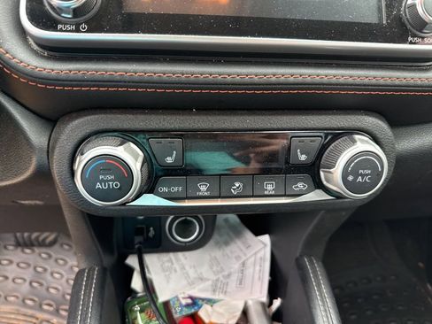 Used 2019 Nissan Kicks SR w/ SR Premium Package FWD image 3