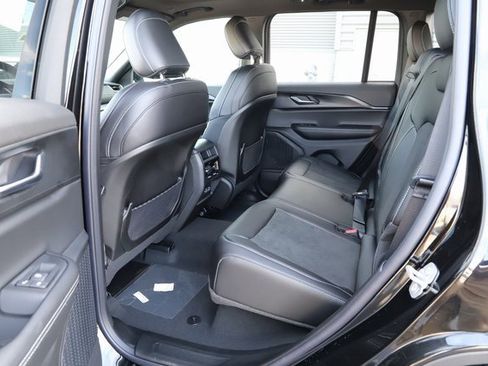 New 2025 Jeep Grand Cherokee Altitude image 16