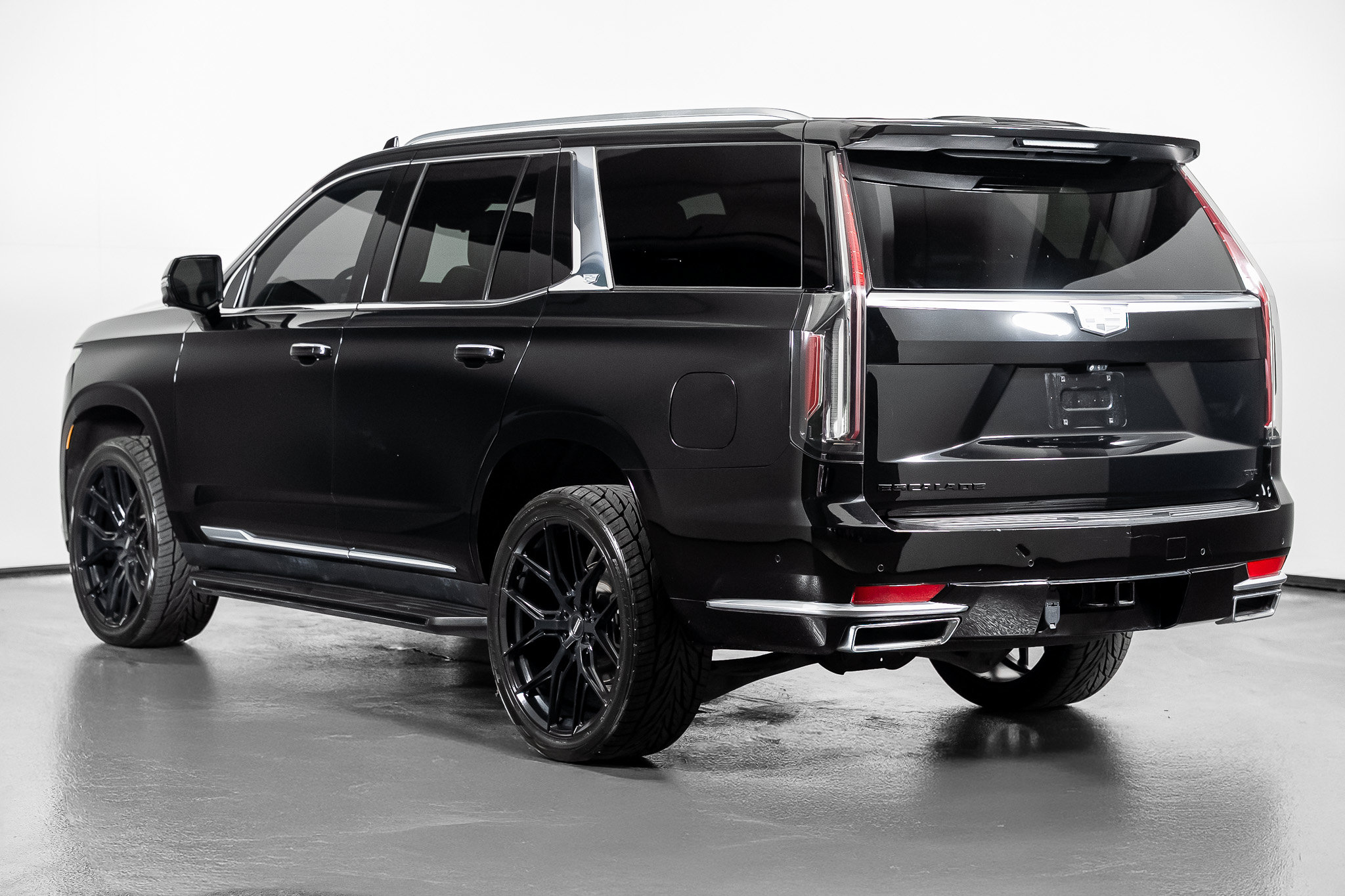Used 2021 Cadillac Escalade Premium Luxury w/ LPO, Radiant Package AWD/4WD image 21