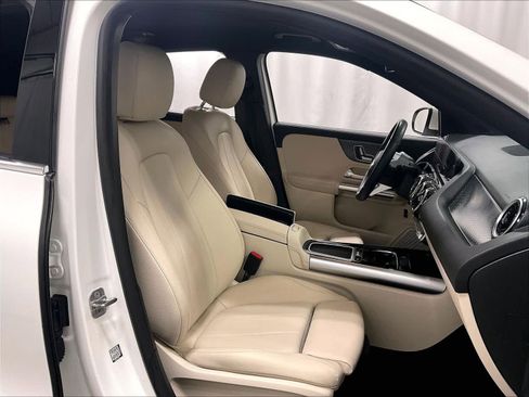 Used 2025 Mercedes-Benz GLA 250 4MATIC image 11