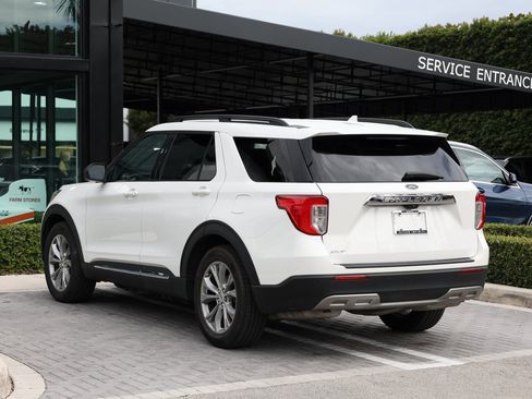 Used 2022 Ford Explorer XLT w/ Equipment Group 202A image 5