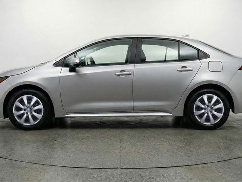 Used 2025 Toyota Corolla LE image 5