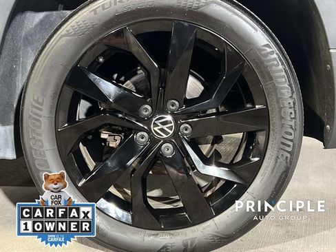 Certified 2022 Volkswagen Taos SE w/ Panoramic Sunroof Package image 11