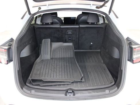 Used 2021 Tesla Model Y Long Range image 14