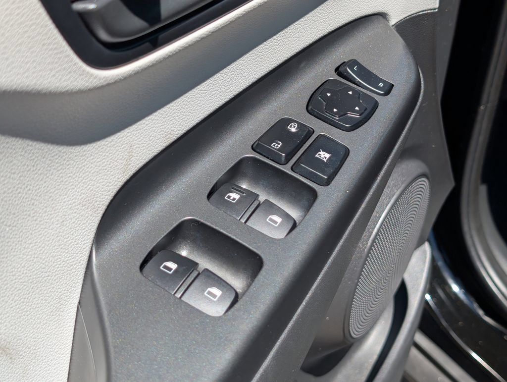 Used 2022 Hyundai Kona SEL FWD image 16