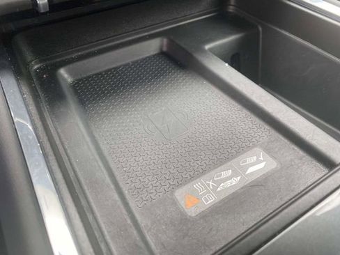 Used 2025 GMC Acadia Elevation image 30