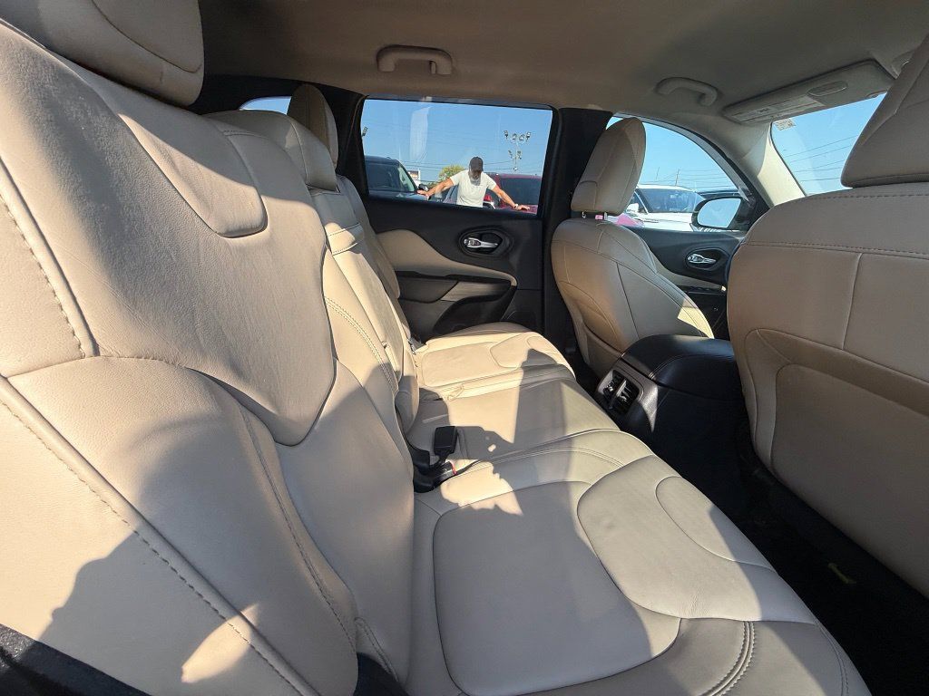 Used 2017 Jeep Cherokee Limited FWD image 17