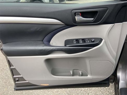 Used 2015 Toyota Highlander XLE image 13