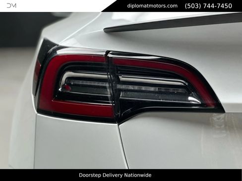 Used 2020 Tesla Model 3 Performance image 17