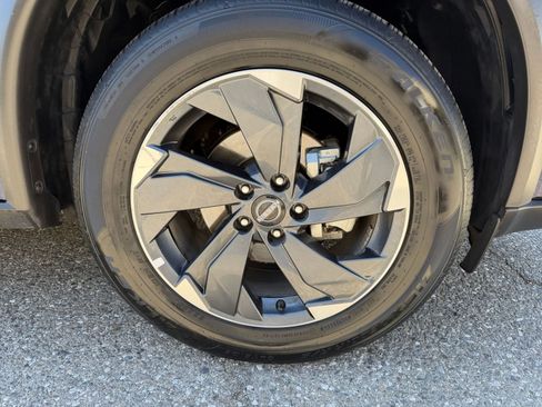 Used 2025 Nissan Rogue SV FWD image 32