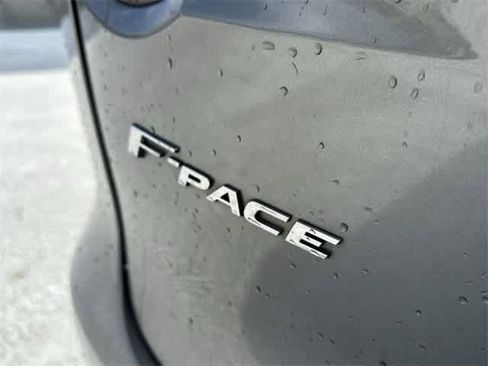 Used 2018 Jaguar F-PACE R-Sport image 18