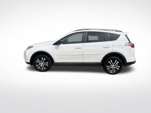 Used 2017 Toyota RAV4 LE FWD image 6