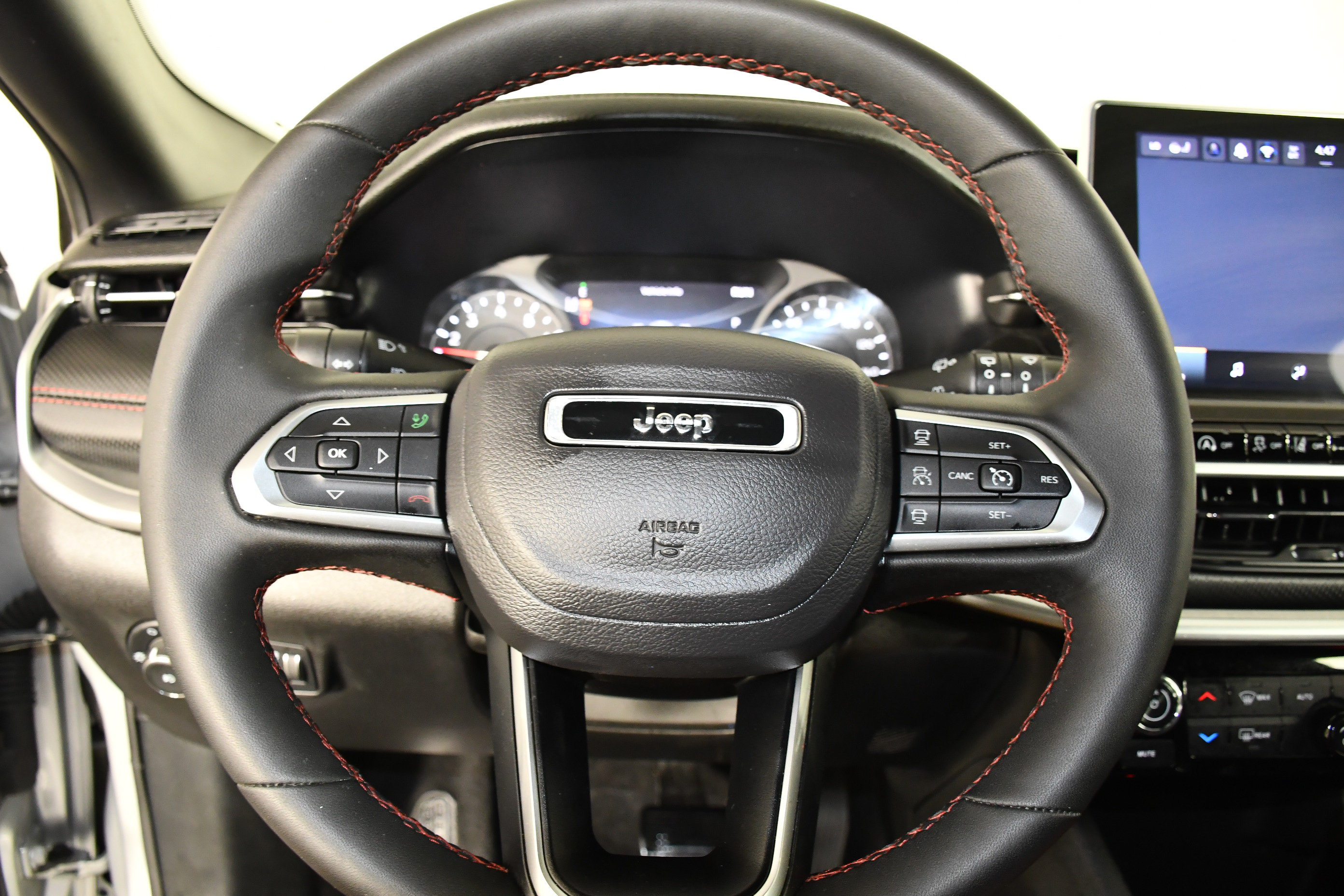 Used 2026 Jeep Compass Trailhawk AWD/4WD image 19