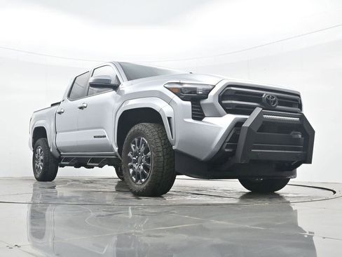 Used 2025 Toyota Tacoma SR5 image 26