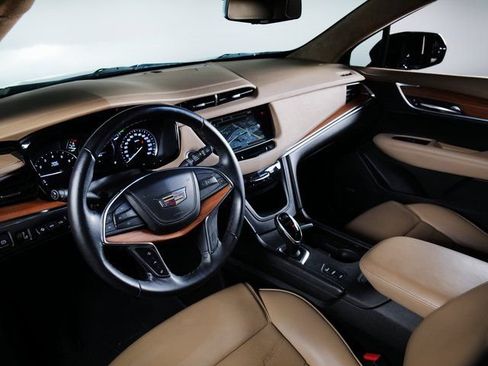 Used 2018 Cadillac XT5 Platinum w/ Driver Assist Package AWD/4WD image 19
