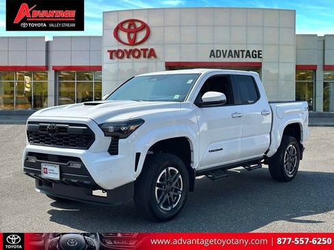 Certified 2026 Toyota Tacoma TRD Sport w/ TRD Sport Upgrade Package AWD/4WD image 4