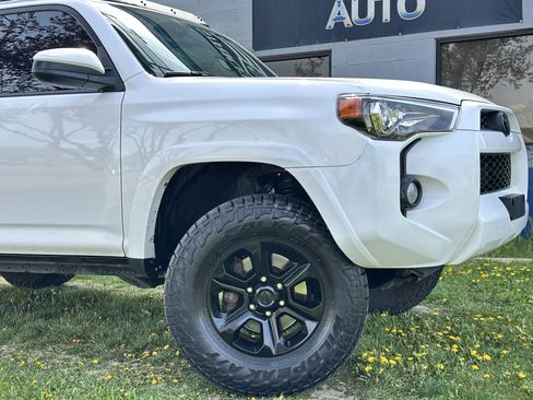 Used 2018 Toyota 4Runner SR5 image 3
