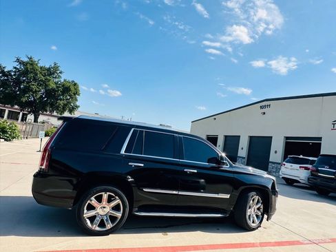 Used 2018 Cadillac Escalade 4WD image 12