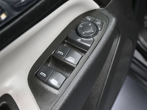 Used 2023 Chevrolet Equinox LS FWD image 13