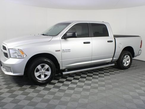 Used 2017 RAM 1500 Express image 2