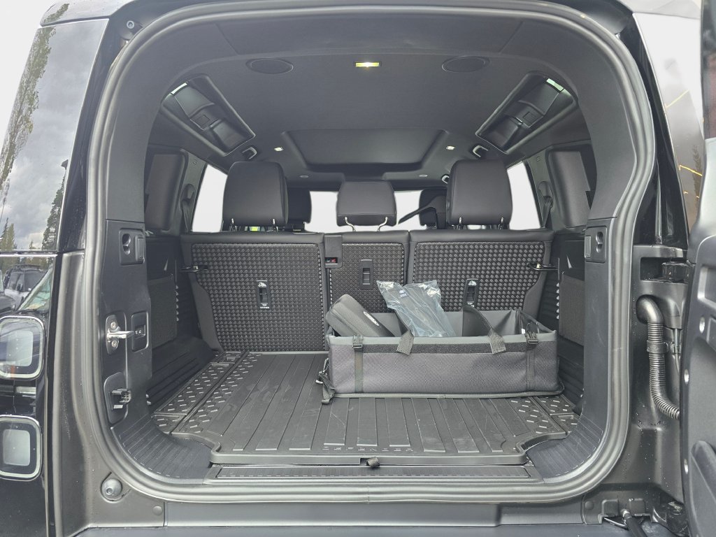 New 2026 Land Rover Defender 110 X-Dynamic SE AWD/4WD image 12