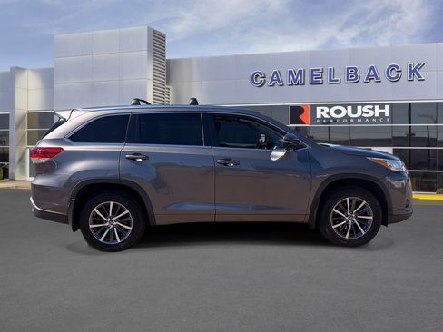 Used 2018 Toyota Highlander XLE AWD/4WD image 7