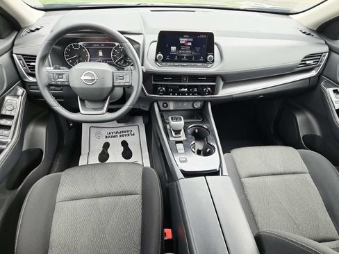 Used 2025 Nissan Rogue SV FWD image 9