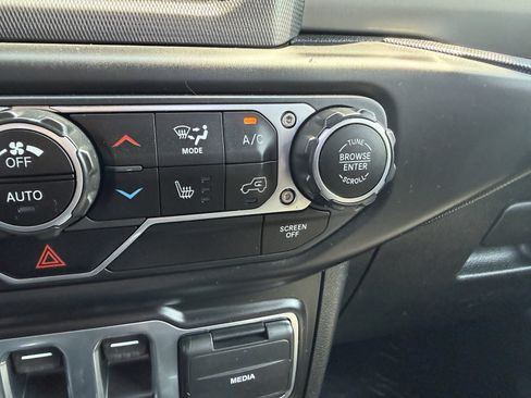 Used 2021 Jeep Wrangler Sport AWD/4WD image 12