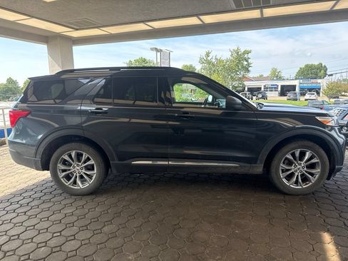Used 2022 Ford Explorer XLT w/ Equipment Group 202A AWD/4WD image 5