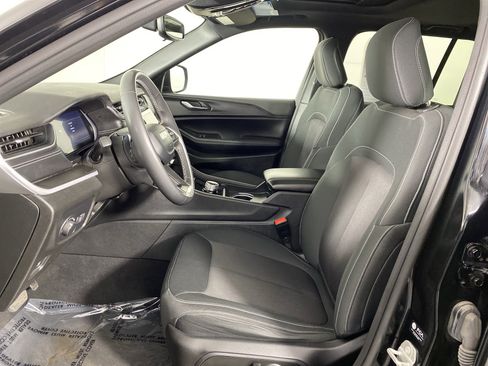 Used 2024 Jeep Grand Cherokee Laredo X AWD/4WD image 15