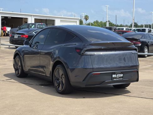 Used 2026 Tesla Model Y 2WD image 6