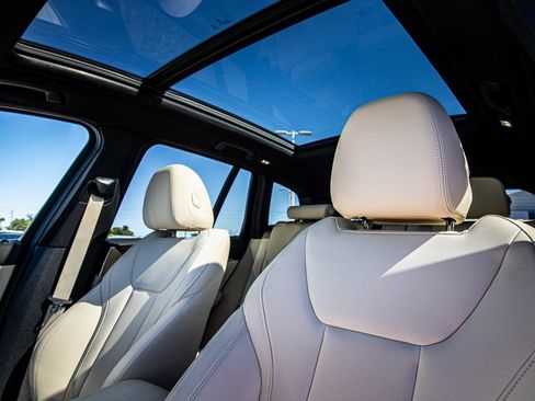 Used 2021 BMW X3 sDrive30i w/ Premium Package image 2