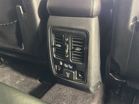 Used 2017 Jeep Grand Cherokee Overland image 29