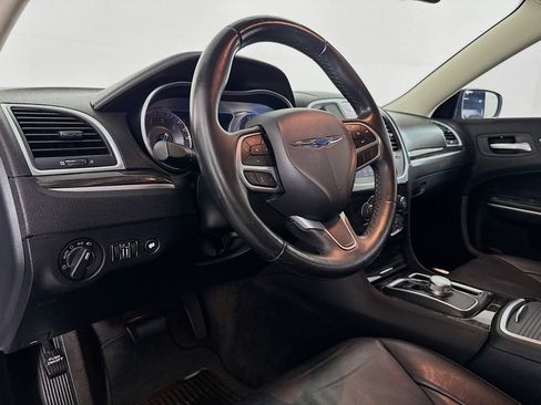 Used 2018 Chrysler 300 Touring L RWD image 22