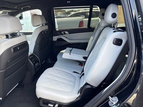 Used 2024 BMW X7 xDrive40i w/ Premium Package AWD/4WD image 5