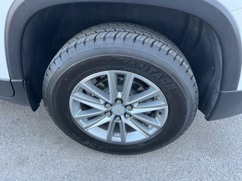 Used 2023 Chevrolet Traverse LT AWD/4WD image 18