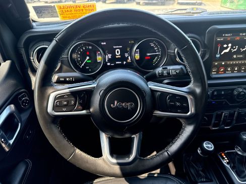 Used 2022 Jeep Wrangler Unlimited Sahara w/ Cold Weather Group AWD/4WD image 16