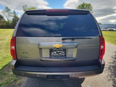 Used 2014 Chevrolet Suburban LT RWD image 7