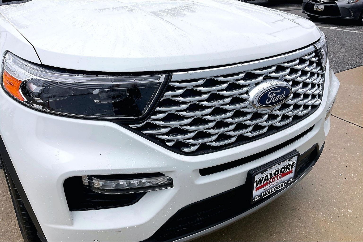 Used 2024 Ford Explorer Platinum w/ Technology Package AWD/4WD image 35