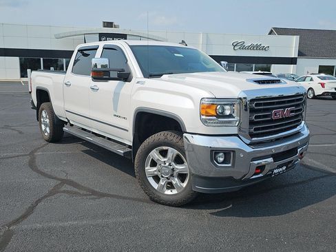 Used 2019 GMC Sierra 2500 SLT w/ Duramax Plus Package AWD/4WD image 3