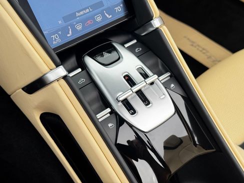 Used 2024 Ferrari Roma Spider RWD image 23
