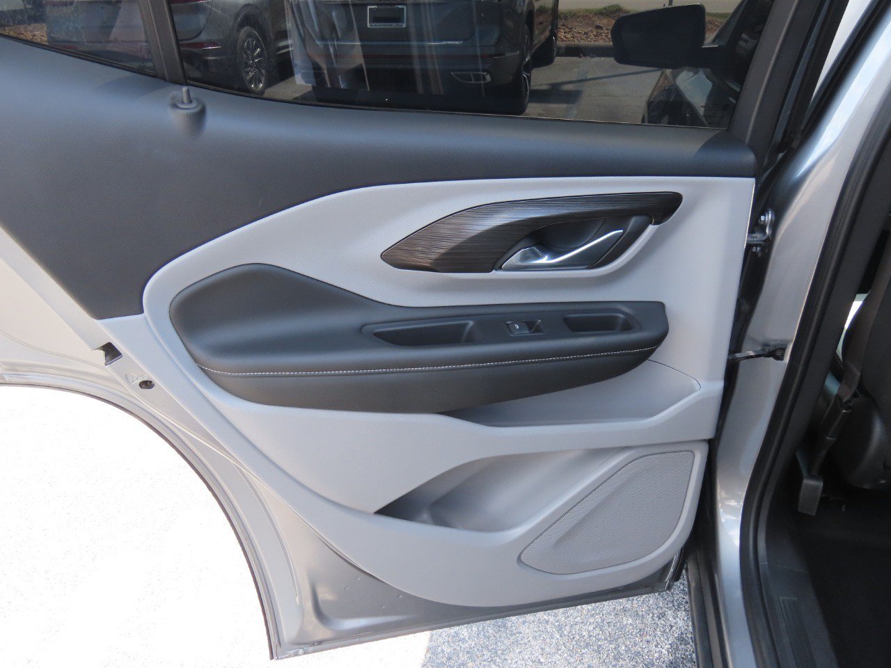Used 2024 GMC Terrain SLE w/ Driver Convenience Package FWD image 20