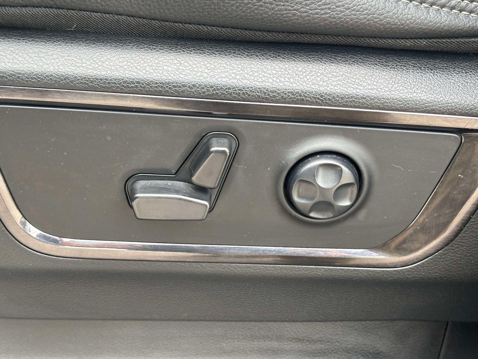 Used 2024 RAM 1500 Limited AWD/4WD image 18