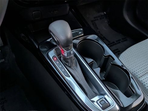 Used 2025 Chevrolet Trax LT w/ LT Convenience Package image 18