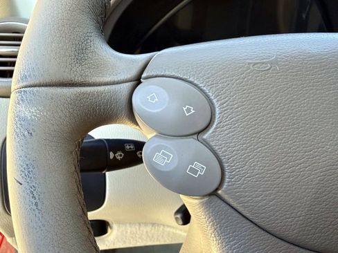 Used 2009 Mercedes-Benz CLK 350 Cabriolet image 25