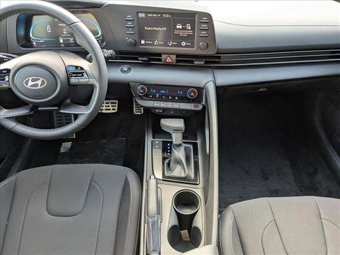 New 2025 Hyundai Elantra Sport image 17